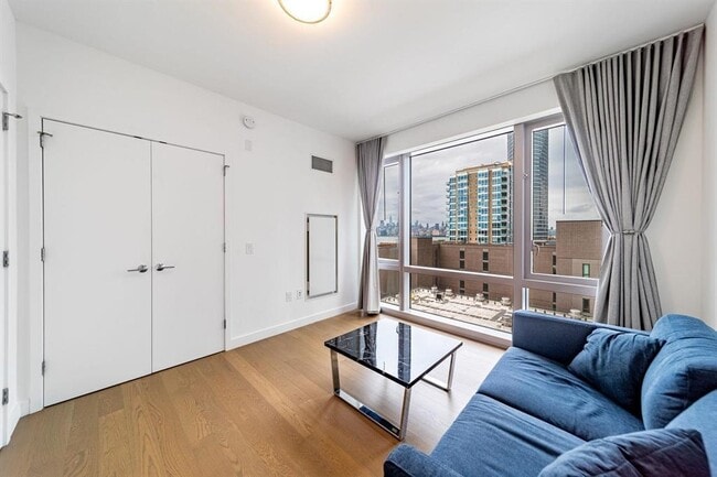 Building Photo - 75 Park Ln S