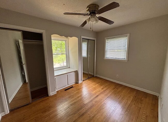 Building Photo - 106 Oakmont Ave