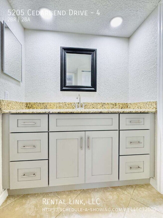 Building Photo - 5205 Cedarbend Dr