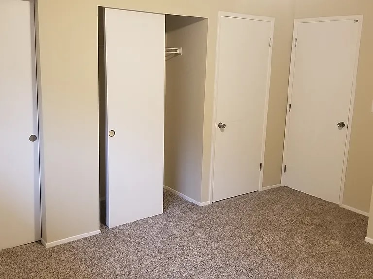 Building Photo - 1614 Kent Des Moines Rd