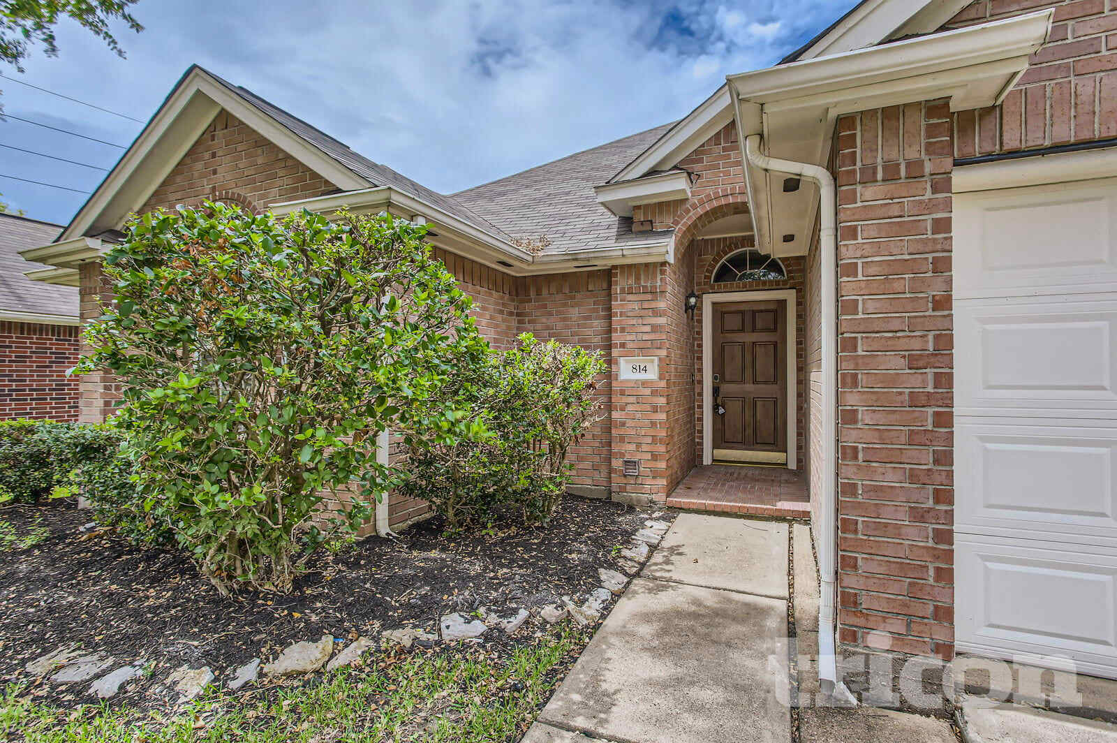 Building Photo - 814 Robins Way