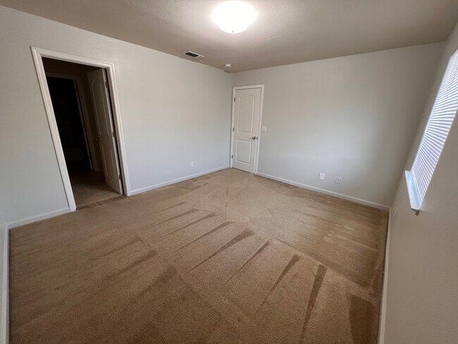 Building Photo - 415 Hetherington Cir