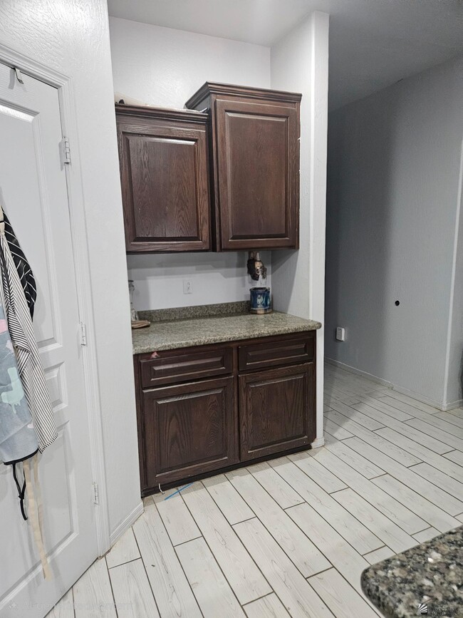 Building Photo - 2488 S 44th Trl