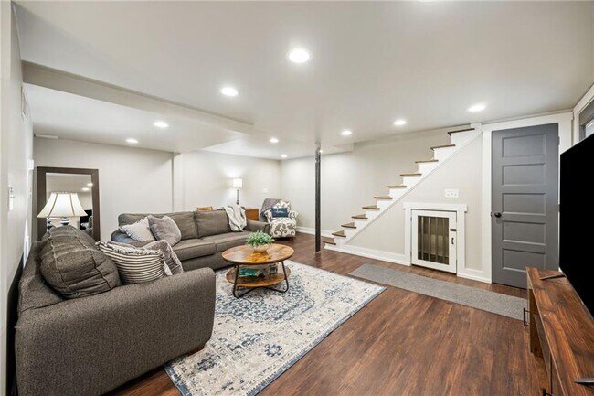 Building Photo - 2341 Elmwood Cir SE