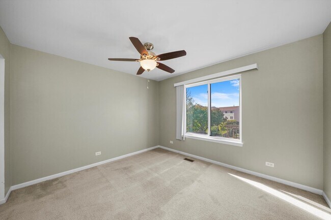 Building Photo - 3251 Thunderbird Ct E