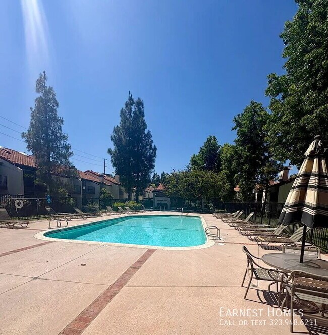 Building Photo - 5606 Las Virgenes Rd