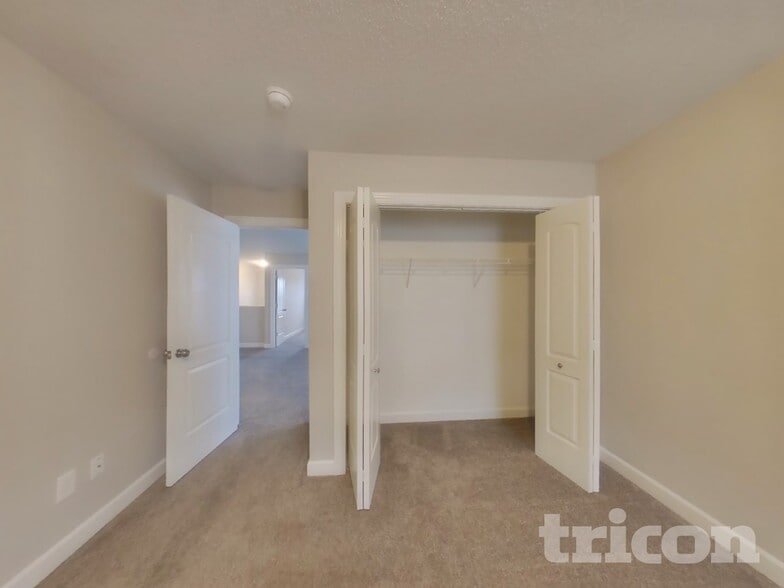 Building Photo - 1044 Hazelwood Dr