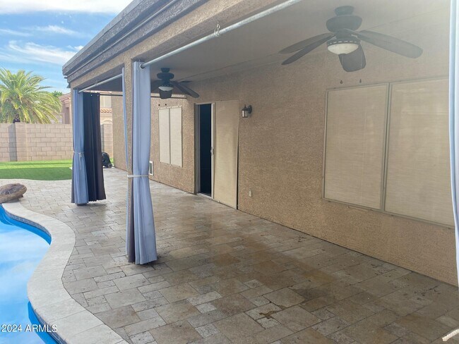 Building Photo - 9210 W Frank Ave