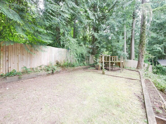 Building Photo - 4 Bed 2.5 Bath Single-Family House at the ...