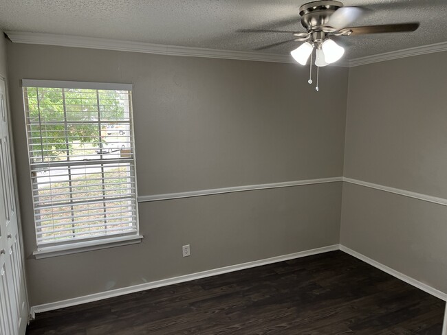 Building Photo - 8836 Hidden Hill Dr