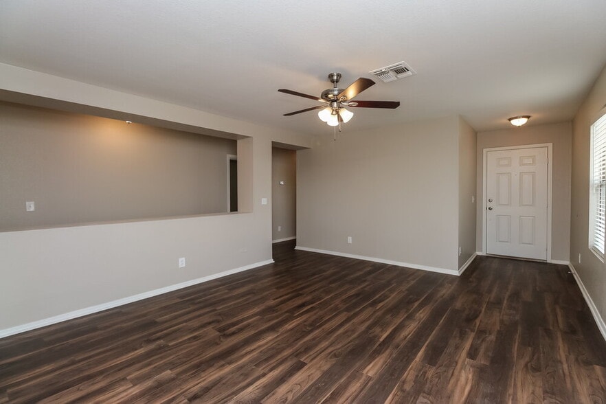 Building Photo - 2299 E Peach Tree Dr