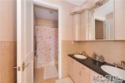 Building Photo - 77-16 Kew Forest Ln