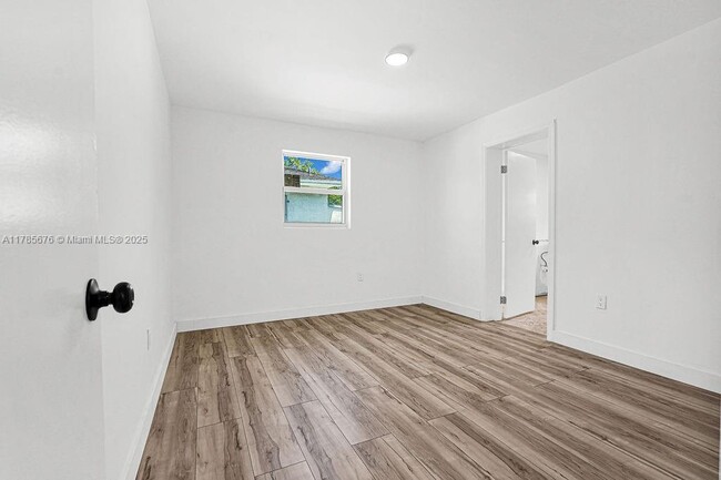 Building Photo - 128 NW 61st St