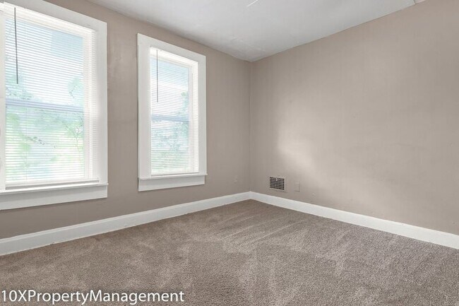 Building Photo - 498 N Champion Ave