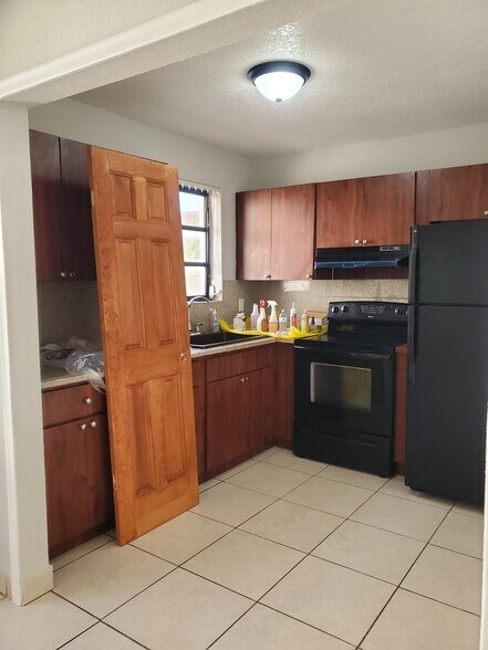 Building Photo - 145 W 43rd St