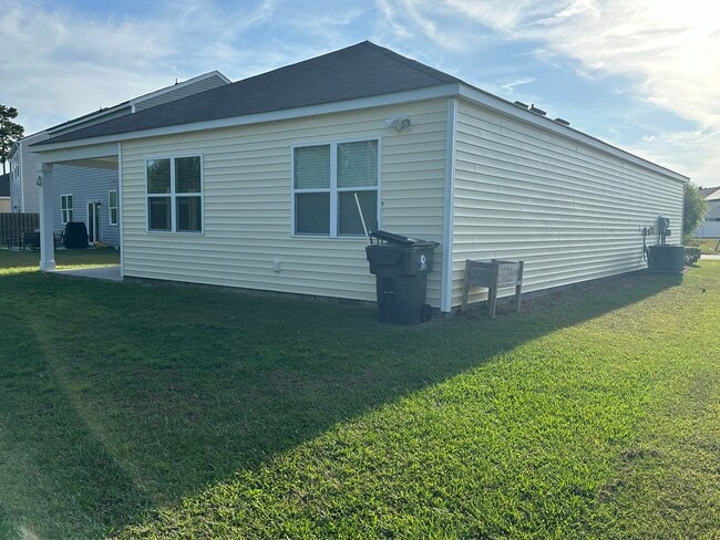 Building Photo - 8170 E Highcroft Dr NE
