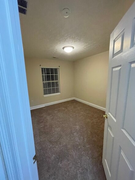 Building Photo - 2690 Gardenia Ave