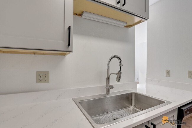 Building Photo - 2606 W 30th Ave