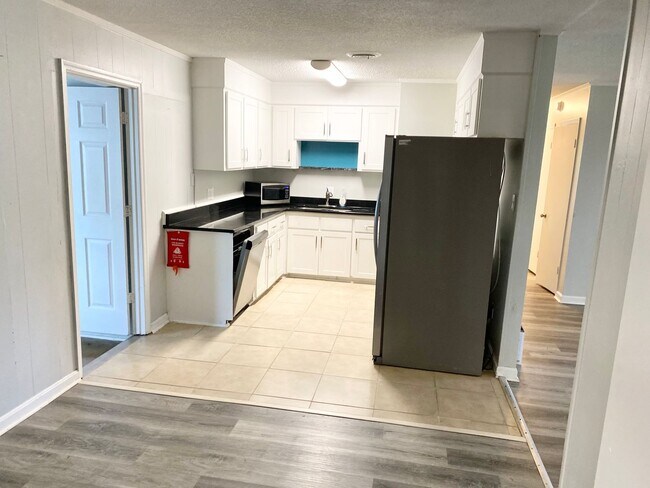 Building Photo - Charming 4BR/2BA Brick Home
