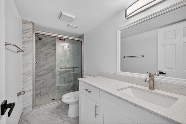 Building Photo - 14375 Strathmore Ln