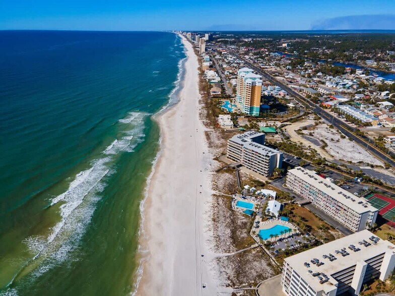 Building Photo - 7205 Thomas Dr