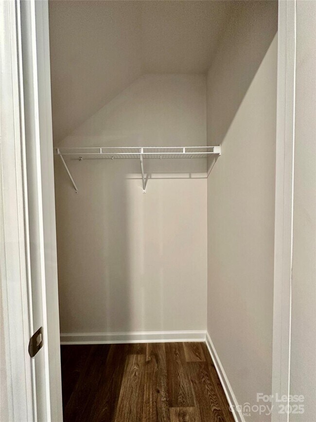 Building Photo - 1605 Blue Velvet Ln