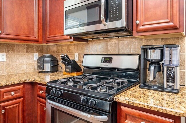 Building Photo - 7761 Sylvaner Ln