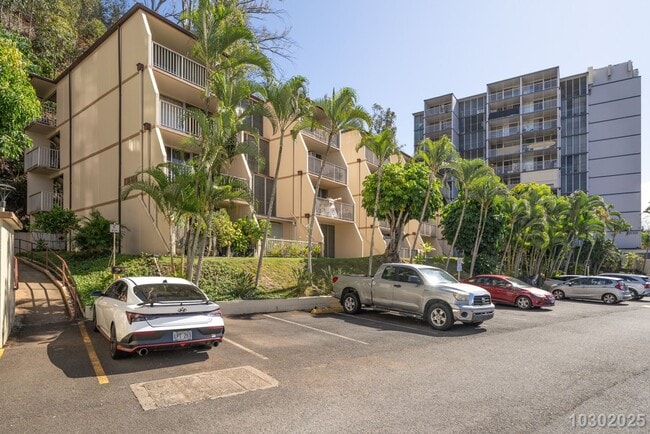 Building Photo - Move-In Ready 1-Bedroom 1 Bath Condo in Ce...