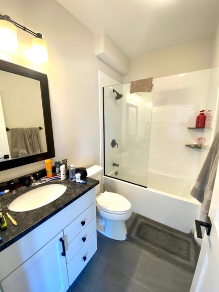 Building Photo - 1 Cedar Sq