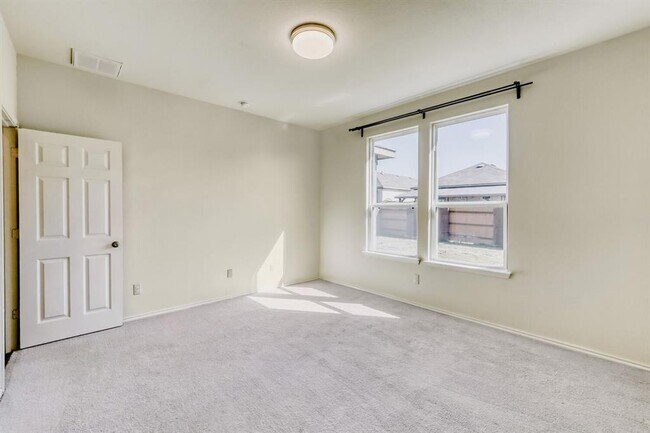 Building Photo - 183 Eves Necklace Dr.