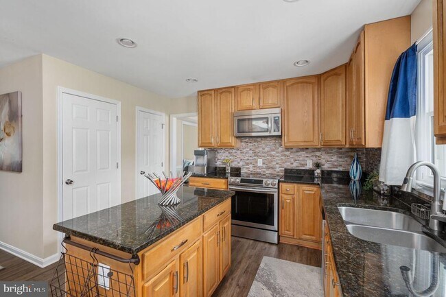 Building Photo - 15 Owen St