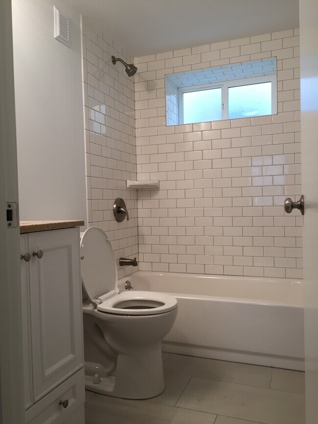 Building Photo - 5312 9th Ave NE