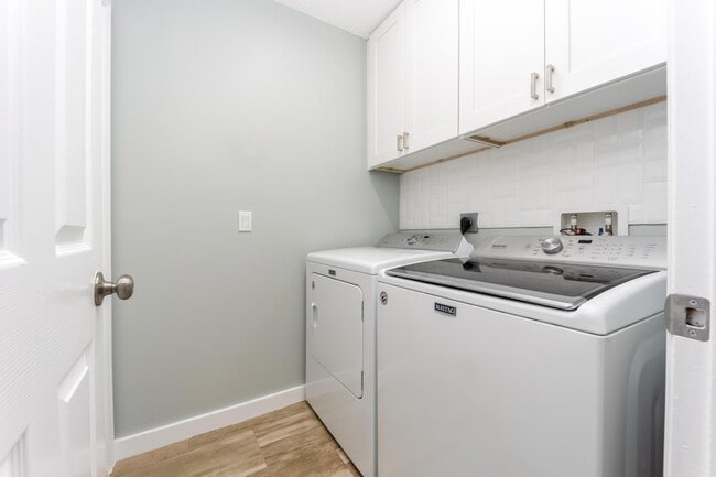 Building Photo - 2544 SW Deckard St