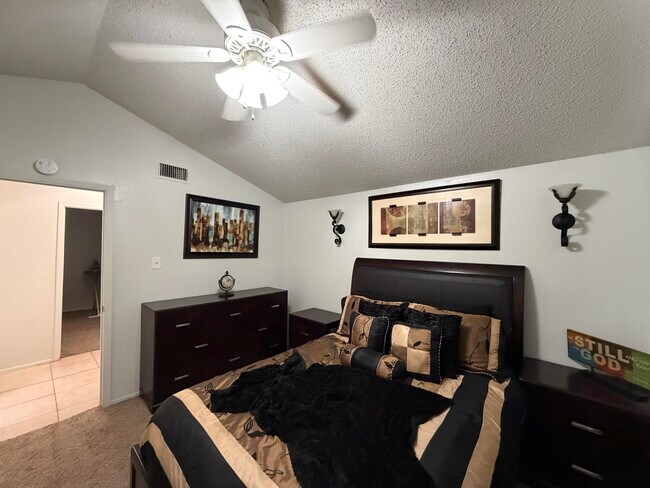 Building Photo - 136 N Troy Ave