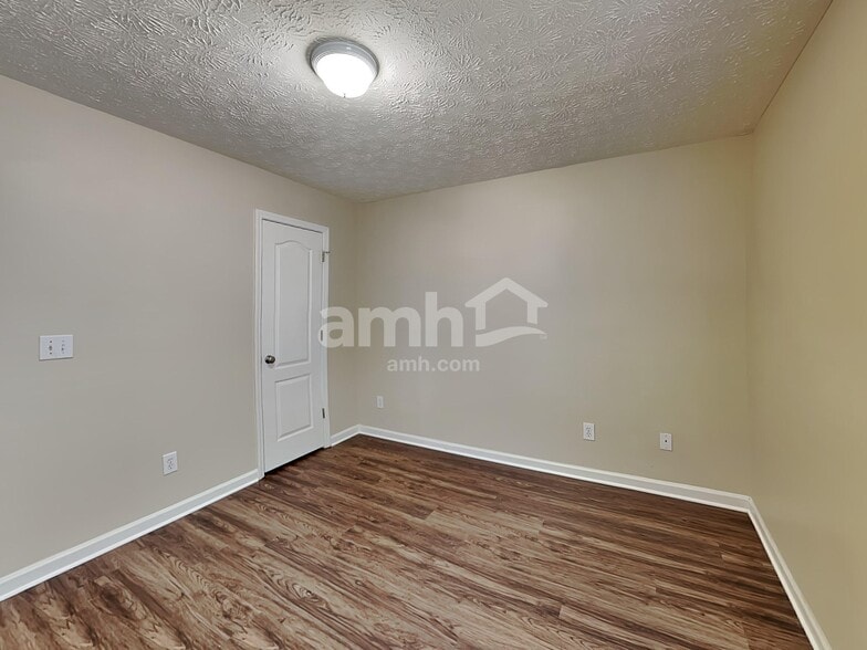 Building Photo - 5455 Yellow Pine Dr