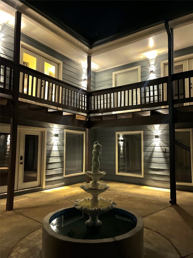 Building Photo - 2926 Meadowcreek Dr