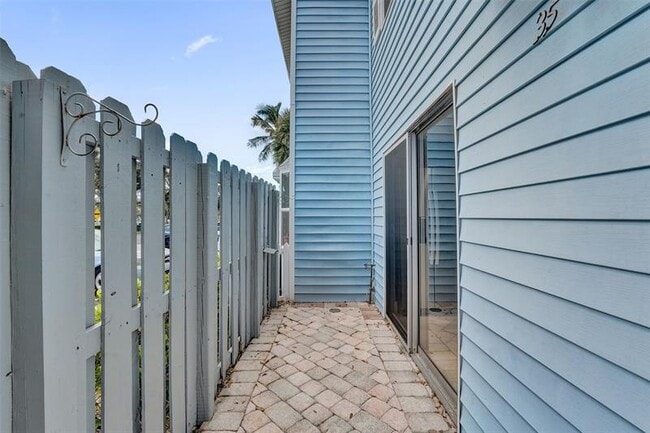 Building Photo - 35 SW 3rd St