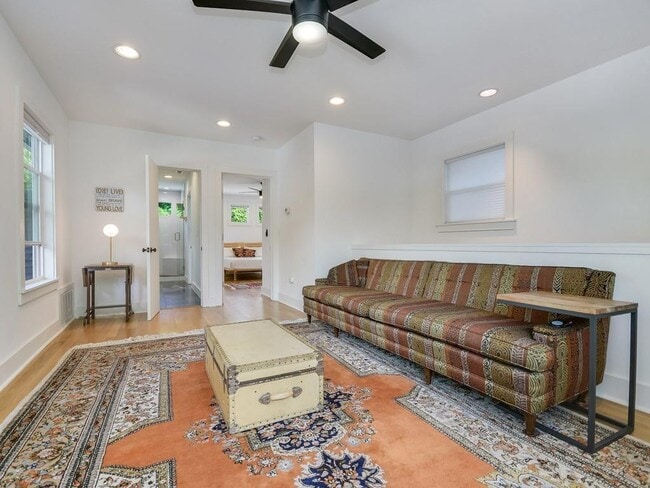 Building Photo - 1313 Garden St