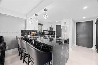 Building Photo - 2302 S Cypress Bend Dr