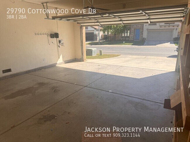 Building Photo - 29790 Cottonwood Cove Dr