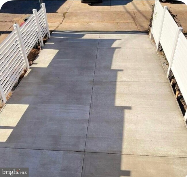 Building Photo - 1316 Montello Ave NE