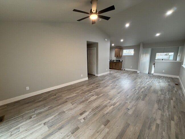 Building Photo - 1331 Lynn Ave