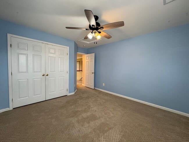 Building Photo - Stunning  4 Bed 3 Bath Home With Spacious ...