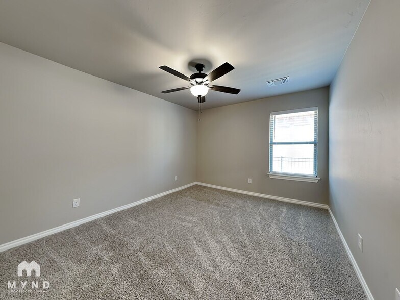 Building Photo - 532 Texoma Dr