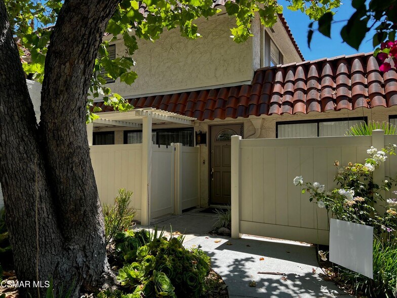 Building Photo - 2853 Instone Ct