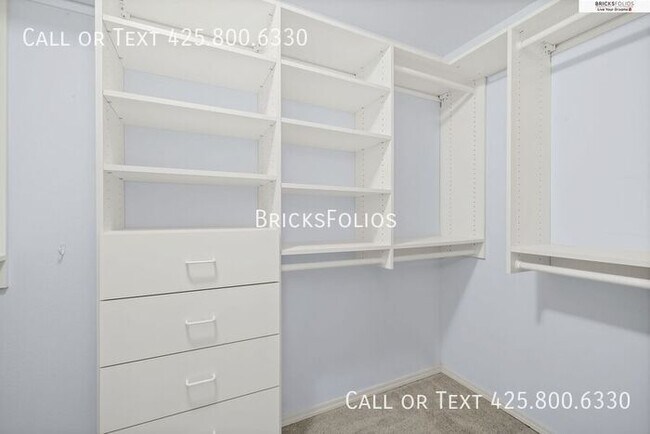 Building Photo - Your Dream Condo in Bothell: Designer Details and Tranquil Views!