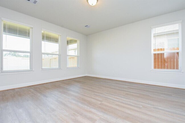 Building Photo - 27131 Grey Fox Run