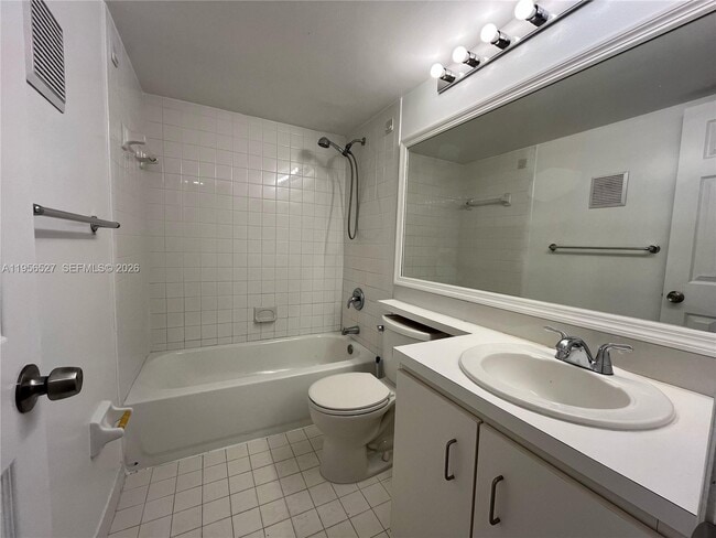 Building Photo - 464 NE 210th Cir Terrace