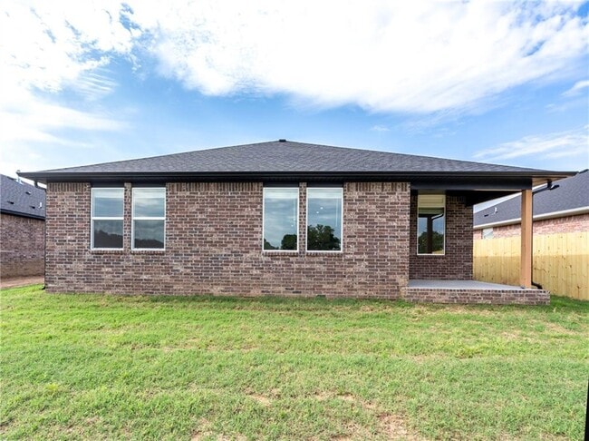 Building Photo - 813 Heeler Ave