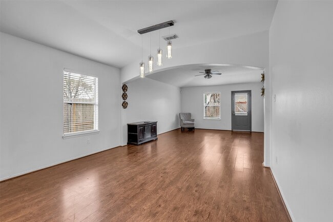 Building Photo - 9327 Delicado Dr